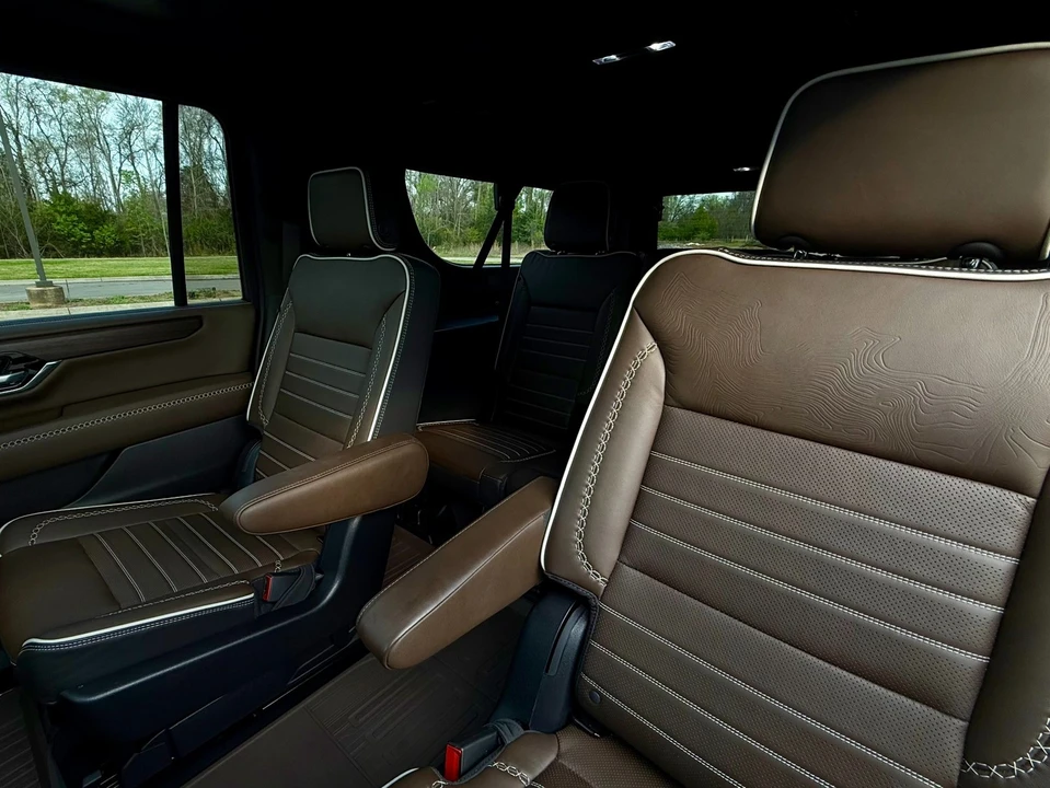 2025 GMC Yukon 5th Gen - Image 15 of 21