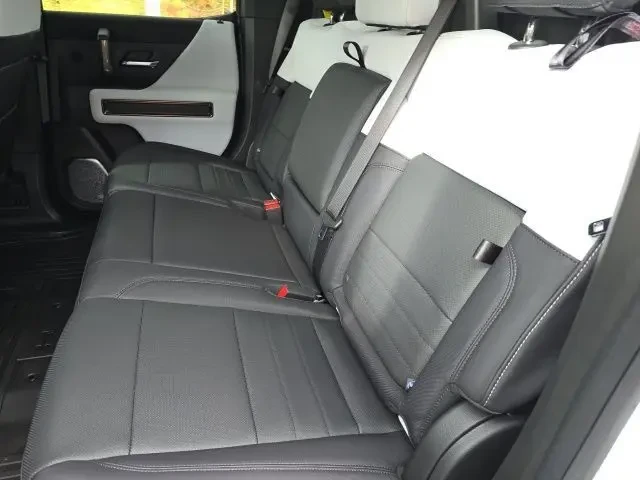 2025 GMC Hummer EV - Image 8 of 9
