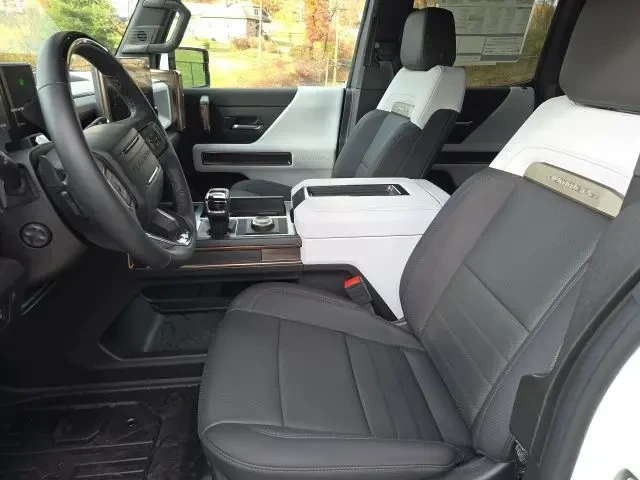 2025 GMC Hummer EV - Image 9 of 9