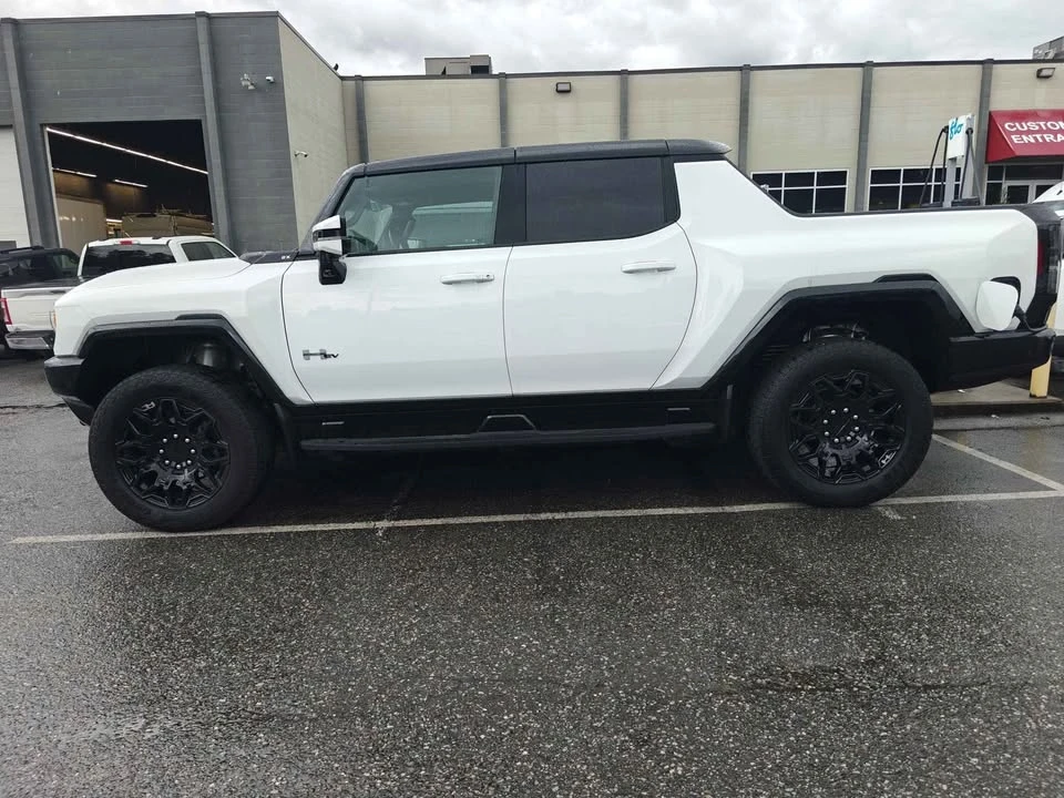 2025 GMC Hummer EV - Image 5 of 13