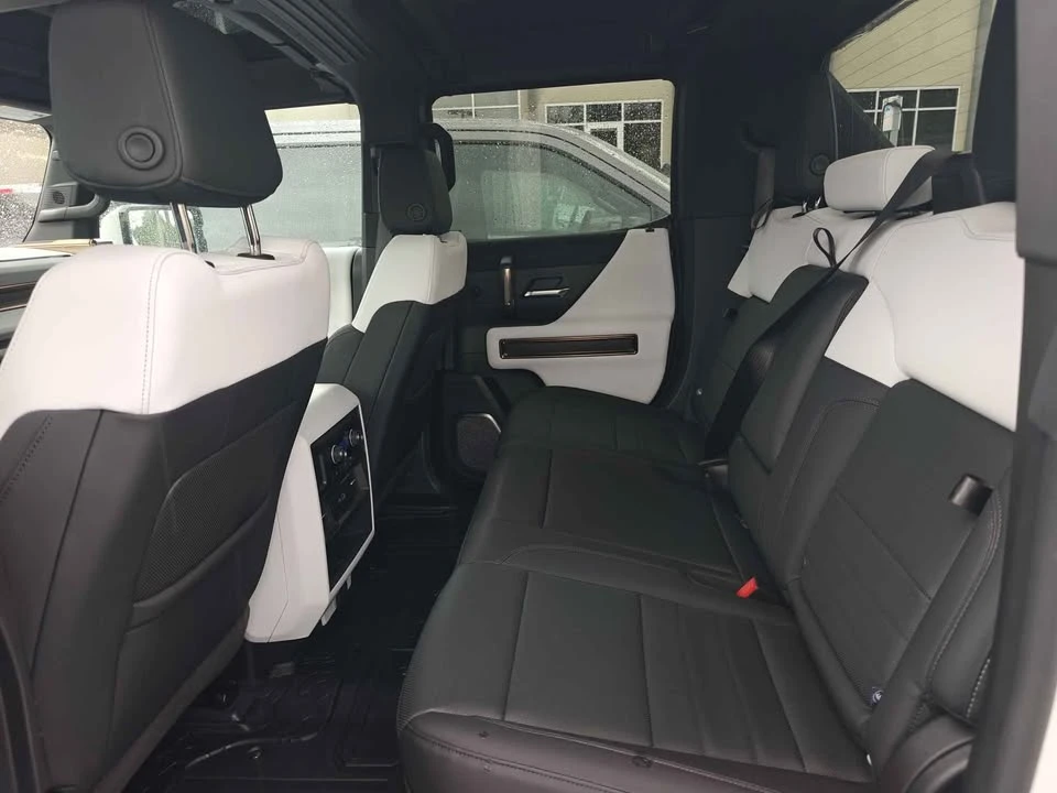 2025 GMC Hummer EV - Image 6 of 13