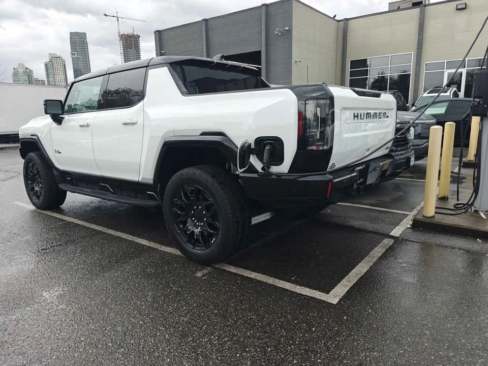 2025 GMC Hummer EV - Image 4 of 13