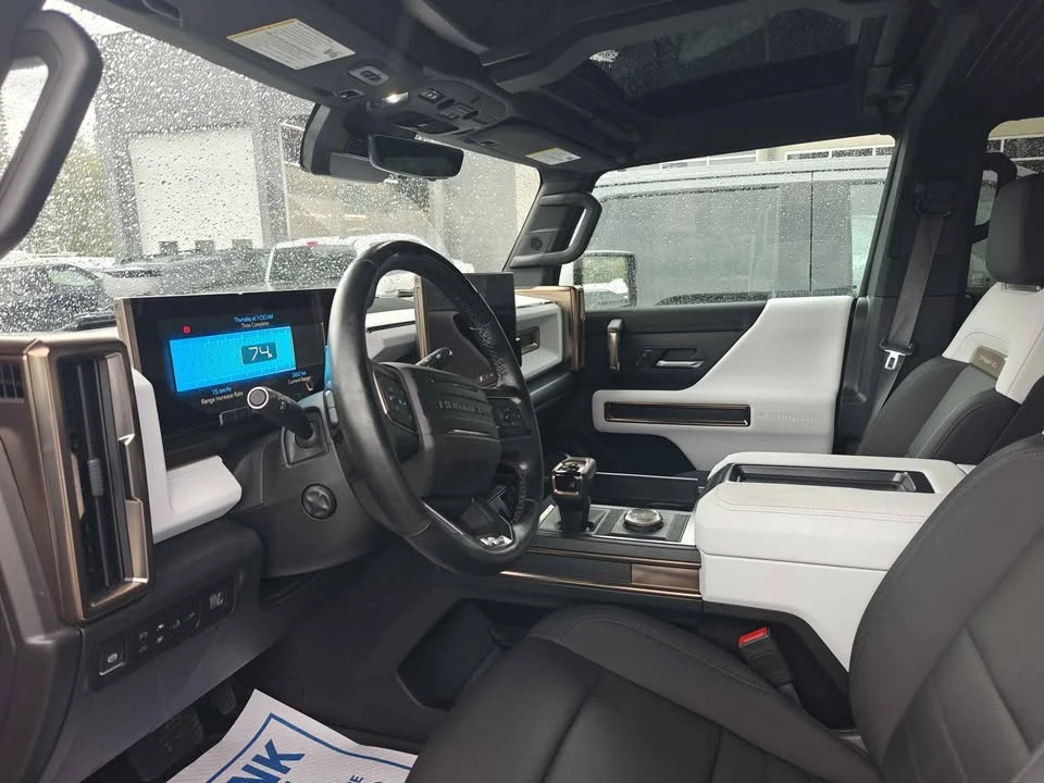 2025 GMC Hummer EV - Image 10 of 13