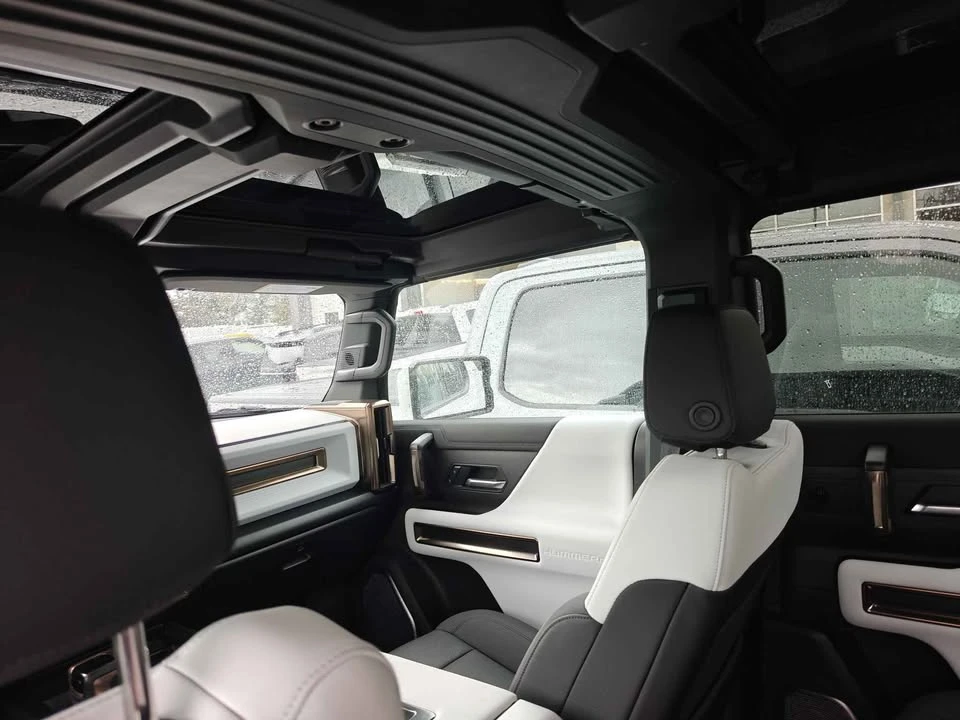 2025 GMC Hummer EV - Image 7 of 13
