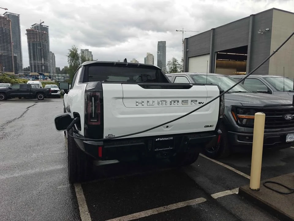 2025 GMC Hummer EV - Image 3 of 13