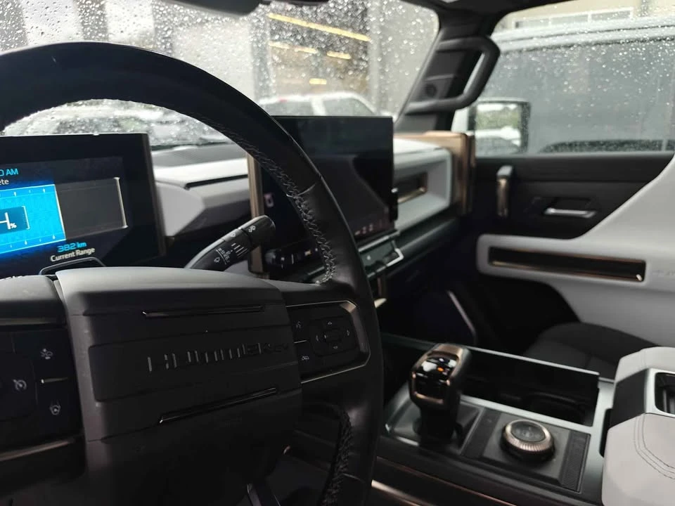 2025 GMC Hummer EV - Image 11 of 13