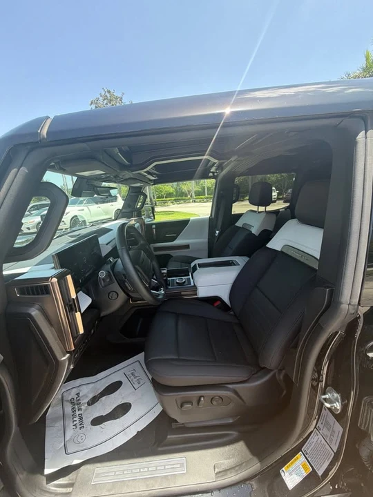 2025 GMC Hummer EV - Image 4 of 10
