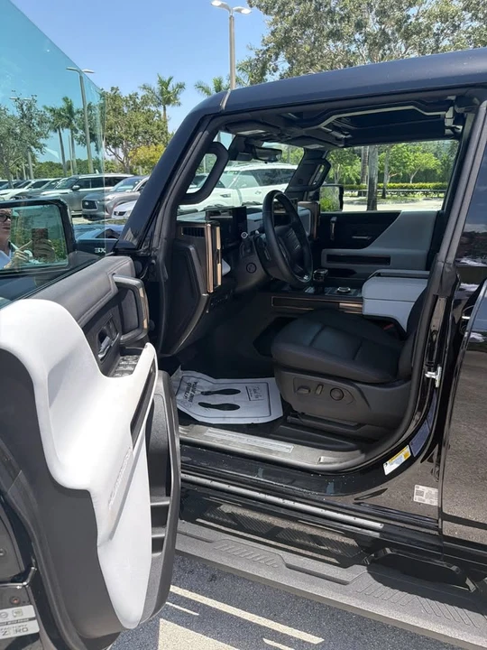 2025 GMC Hummer EV - Image 3 of 10