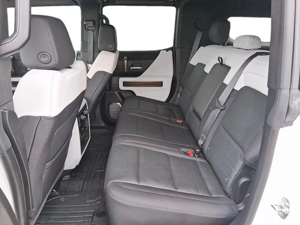 2025 GMC Hummer EV - Image 8 of 12