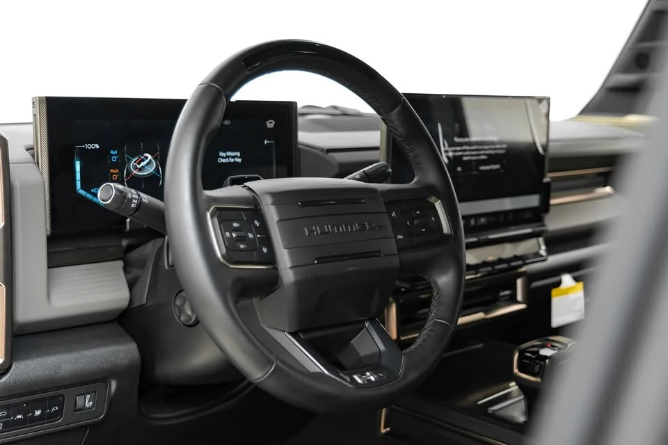 2025 GMC Hummer EV - Image 15 of 17