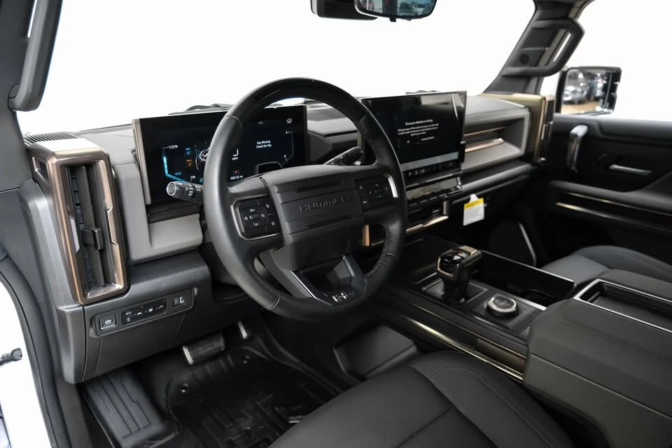 2025 GMC Hummer EV - Image 4 of 17