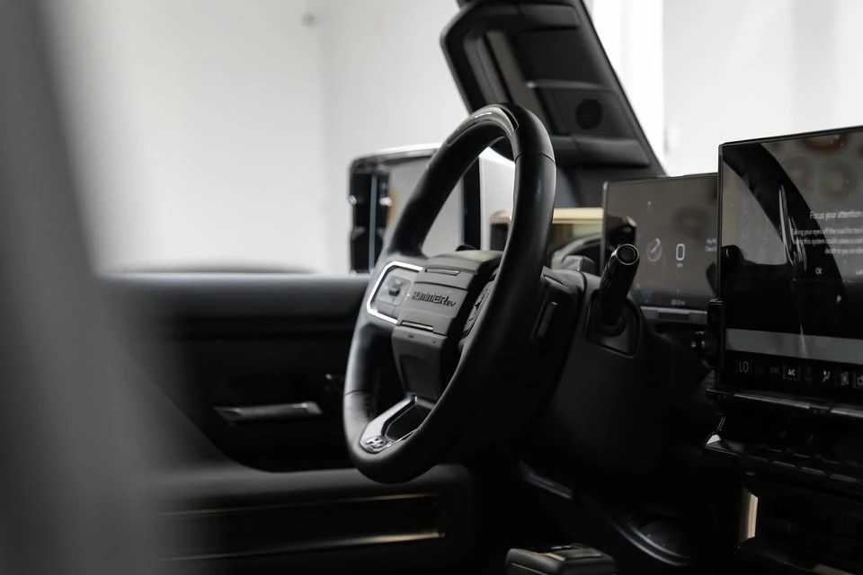 2025 GMC Hummer EV - Image 13 of 17
