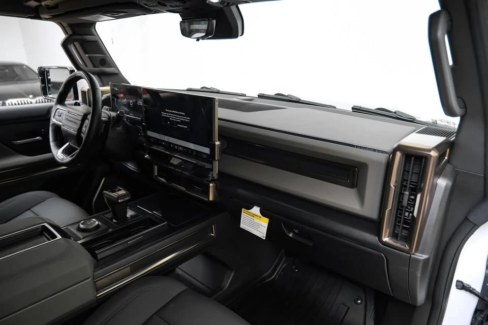 2025 GMC Hummer EV - Image 12 of 17