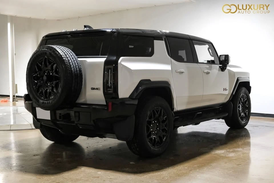 2025 GMC Hummer EV - Image 8 of 17