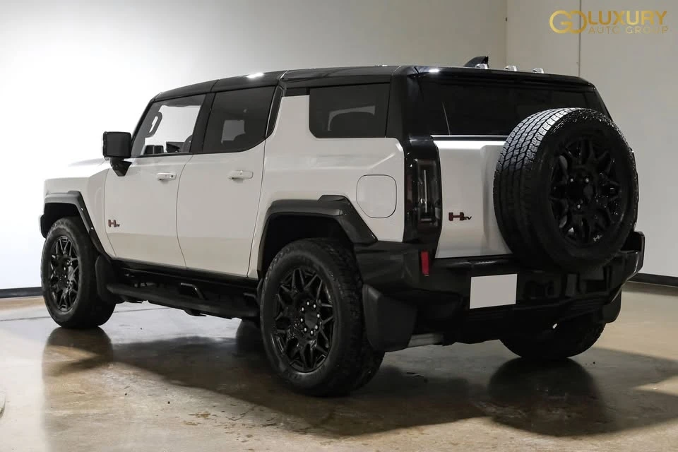 2025 GMC Hummer EV - Image 10 of 17
