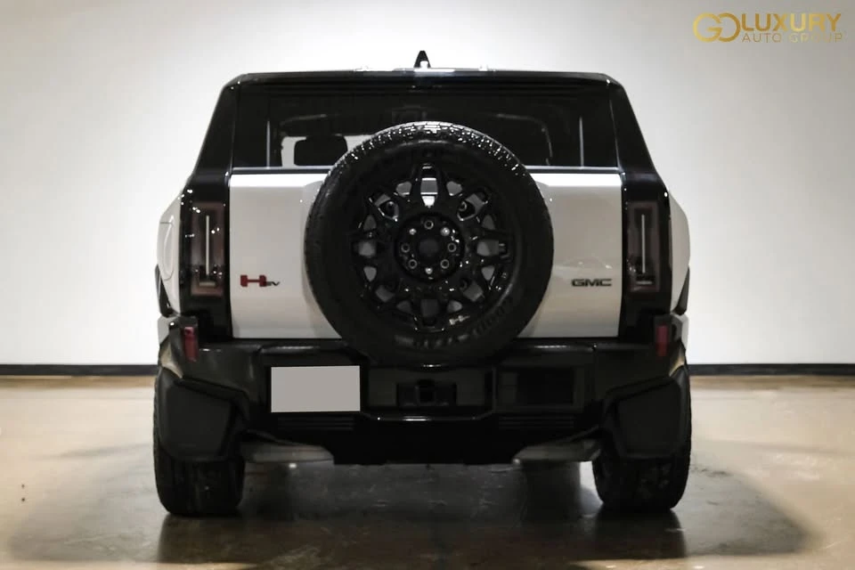 2025 GMC Hummer EV - Image 9 of 17