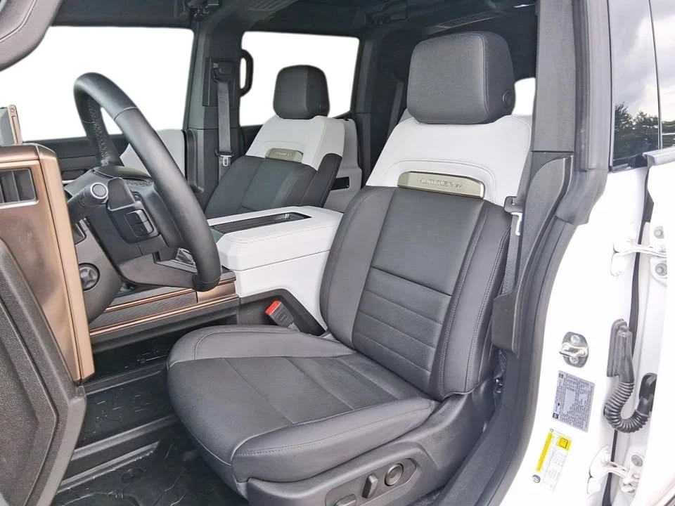 2025 GMC Hummer EV - Image 9 of 12