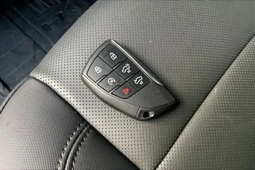 2025 GMC Hummer EV - Image 19 of 20