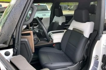 2025 GMC Hummer EV - Image 11 of 20