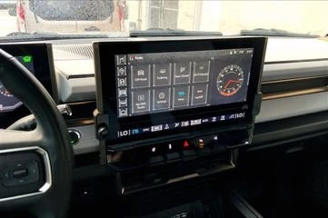 2025 GMC Hummer EV - Image 15 of 20