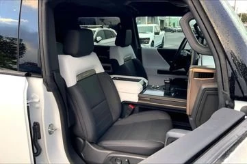 2025 GMC Hummer EV - Image 13 of 20