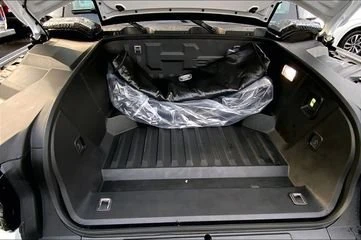 2025 GMC Hummer EV - Image 9 of 20