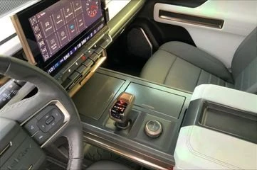 2025 GMC Hummer EV - Image 16 of 20