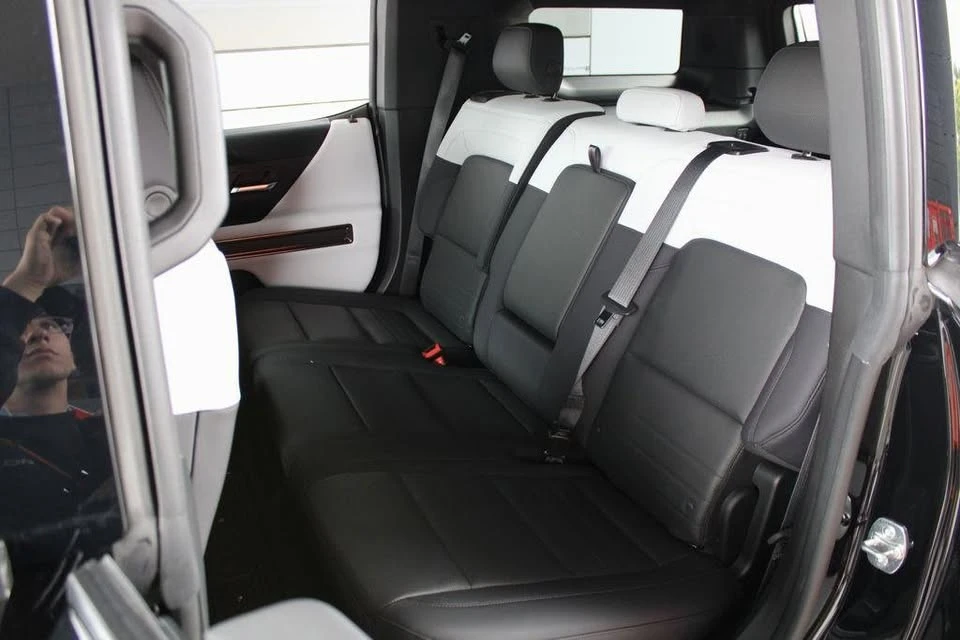 2025 GMC Hummer EV - Image 13 of 20