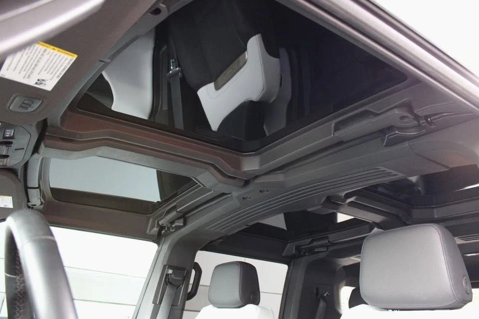 2025 GMC Hummer EV - Image 19 of 20