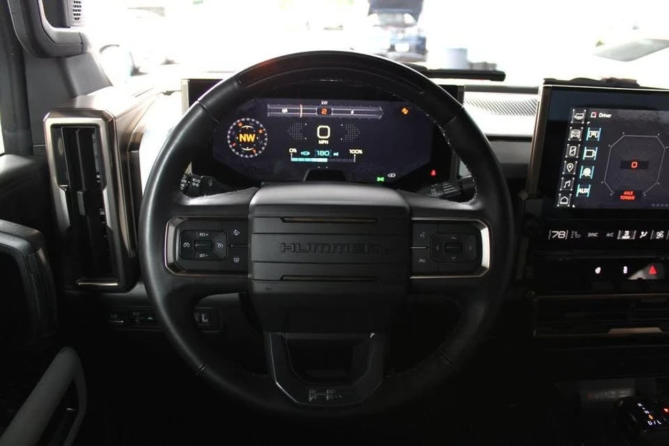 2025 GMC Hummer EV - Image 15 of 20