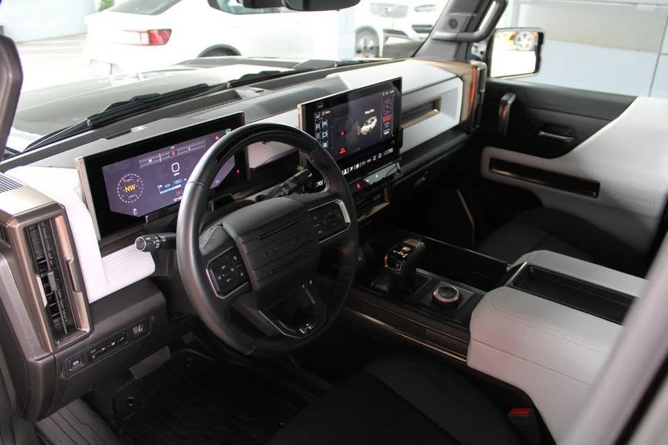 2025 GMC Hummer EV - Image 4 of 20