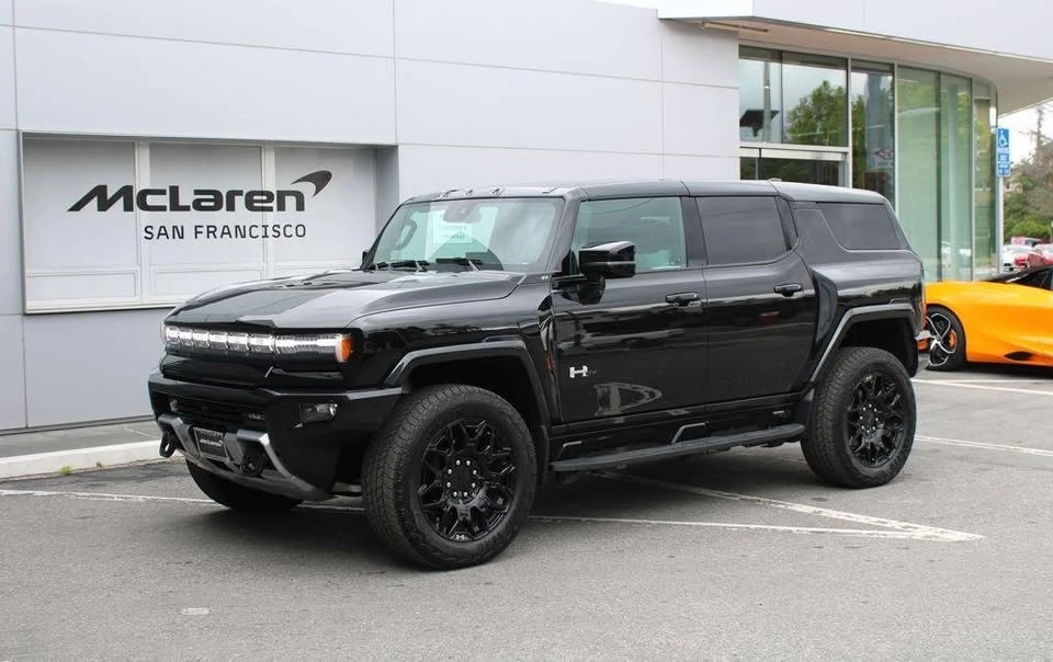 2025 GMC Hummer EV - Image 9 of 20
