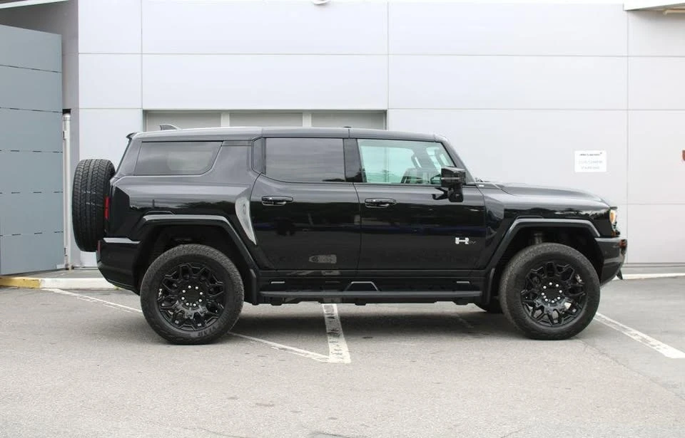 2025 GMC Hummer EV - Image 10 of 20