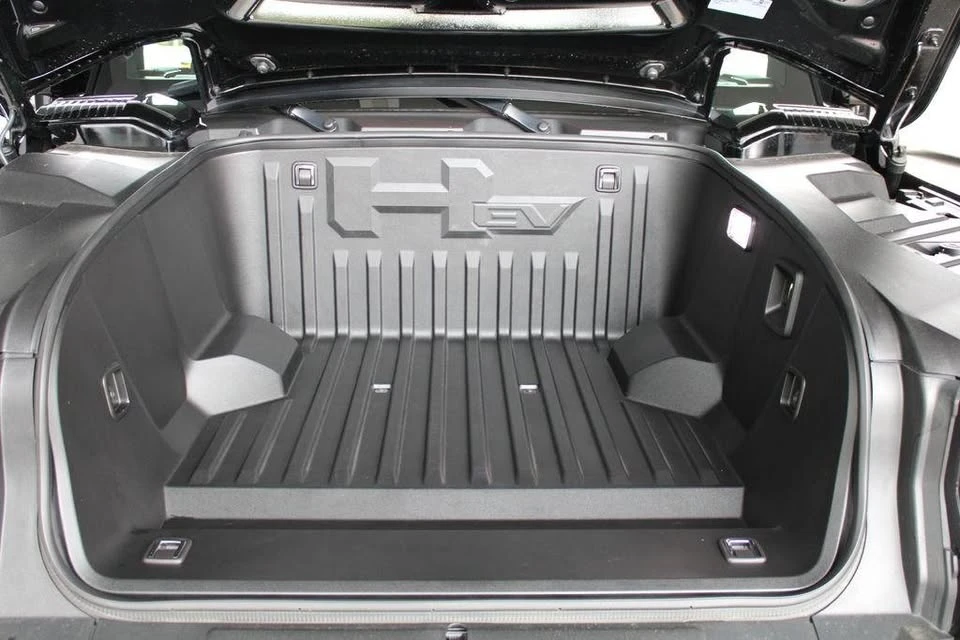 2025 GMC Hummer EV - Image 17 of 20