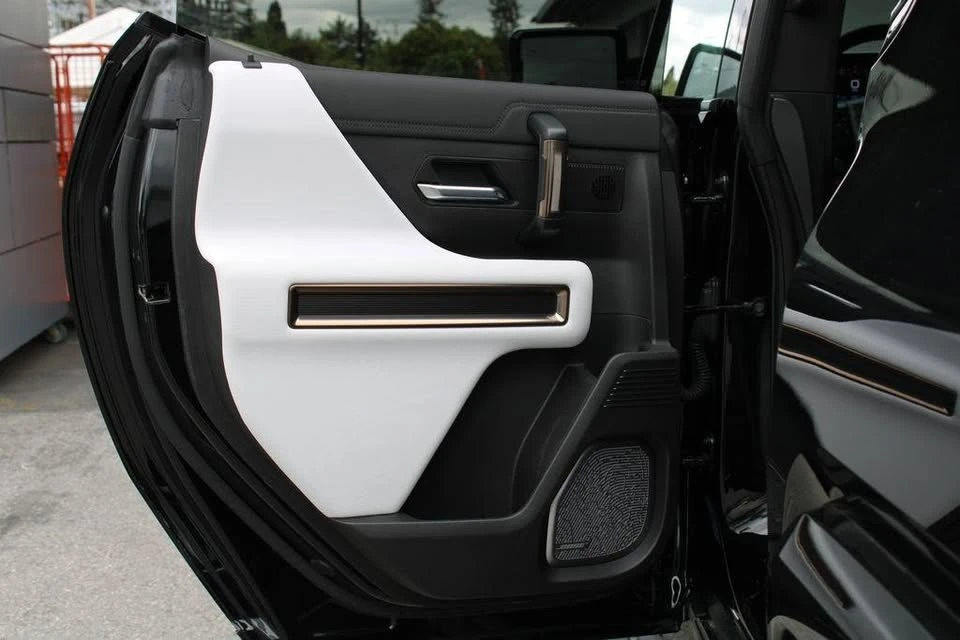 2025 GMC Hummer EV - Image 16 of 20