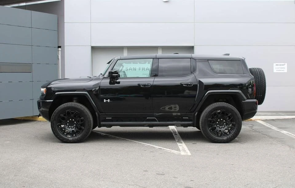 2025 GMC Hummer EV - Image 12 of 20