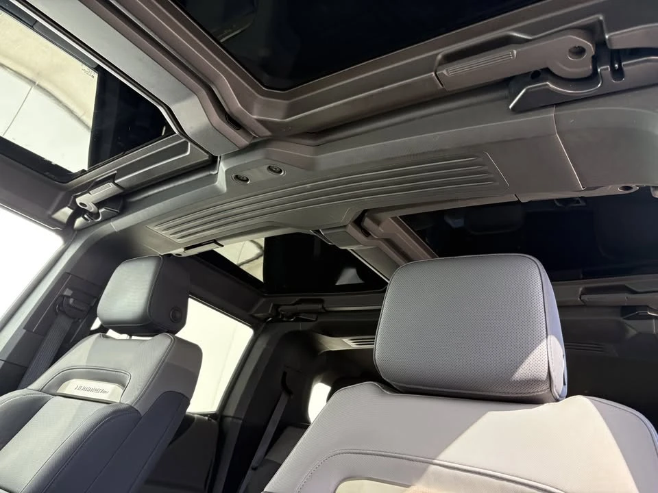 2025 GMC Hummer EV - Image 8 of 9