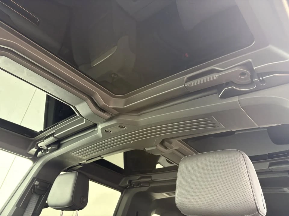 2025 GMC Hummer EV - Image 8 of 9