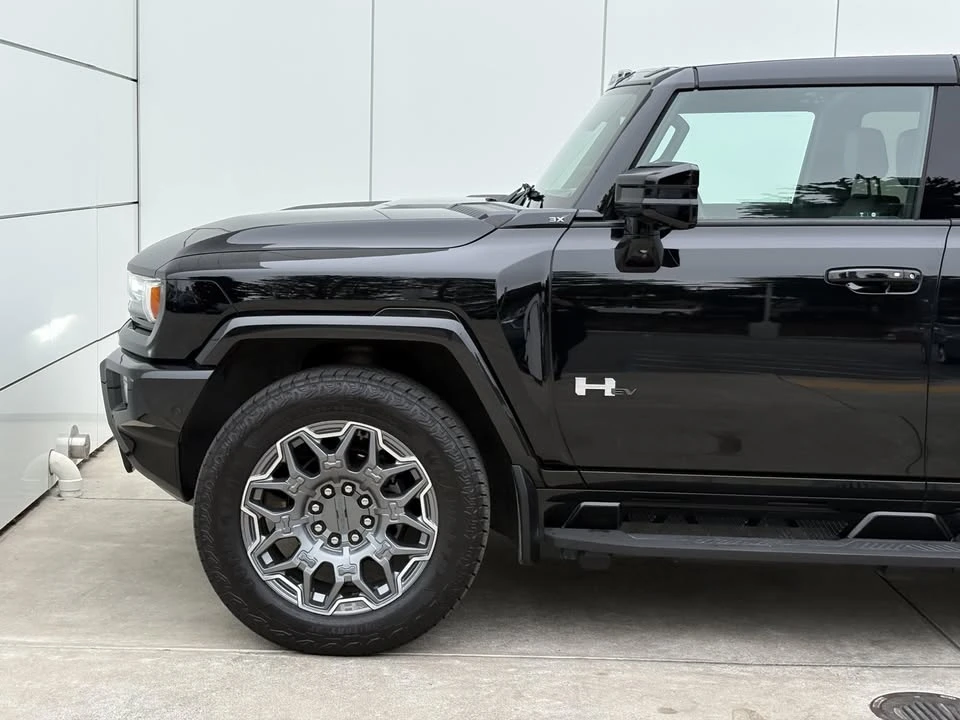 2025 GMC Hummer EV - Image 5 of 9