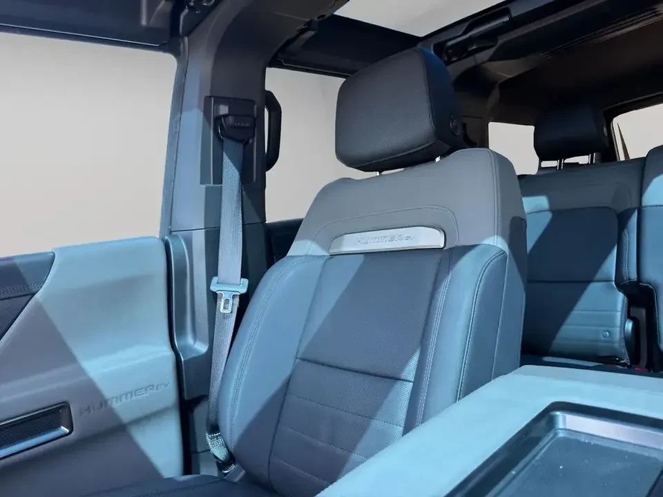2025 GMC Hummer EV - Image 9 of 14