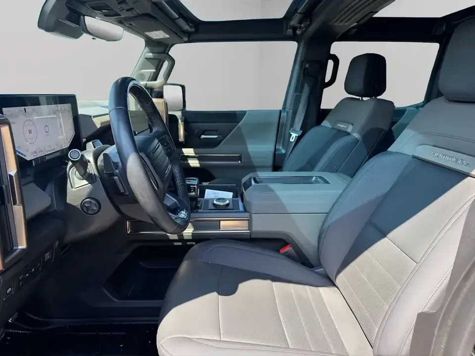 2025 GMC Hummer EV - Image 8 of 14