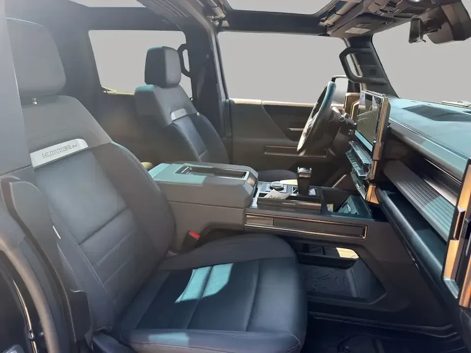 2025 GMC Hummer EV - Image 10 of 14