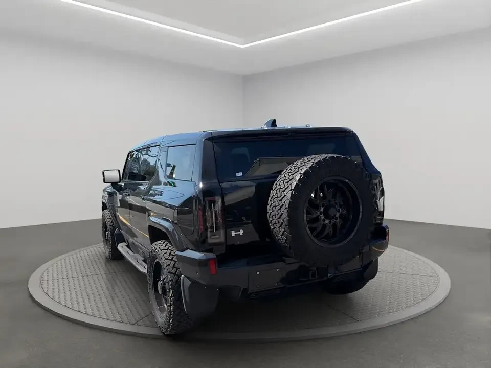 2025 GMC Hummer EV - Image 4 of 14