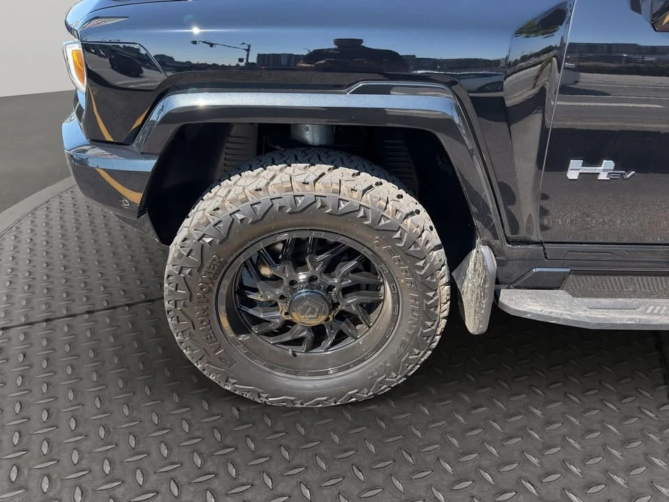 2025 GMC Hummer EV - Image 6 of 16