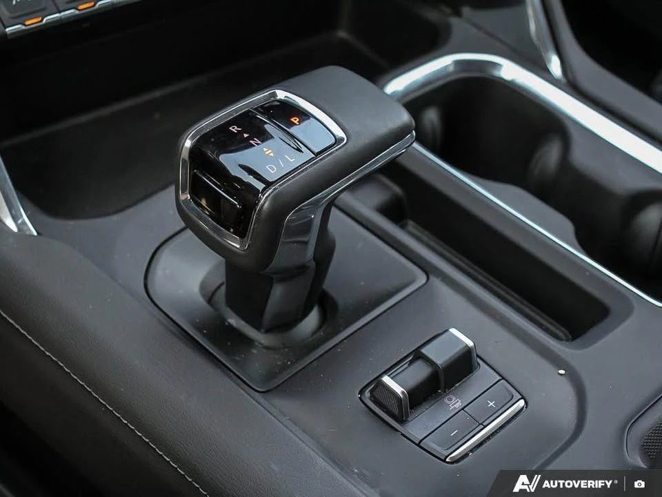 2025 GMC Sierra 5th Gen - Image 9 of 18
