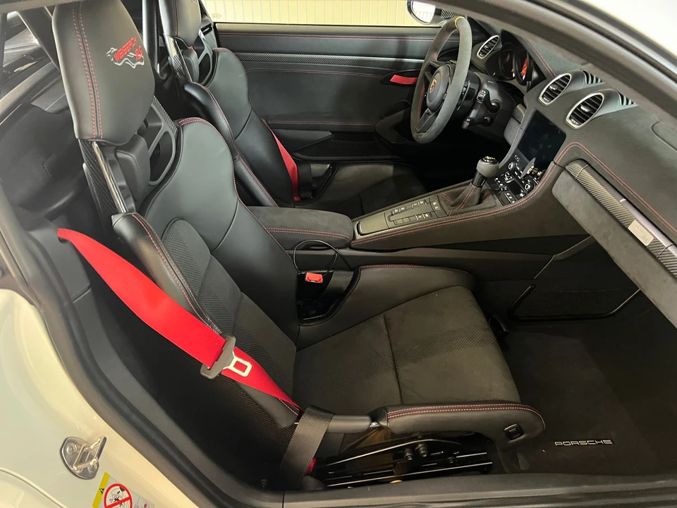 2025 Porsche 718 Cayman GT4 RS - Image 8 of 15