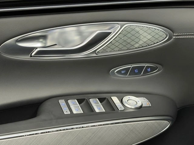 2025 Genesis GV70 - Image 21 of 31