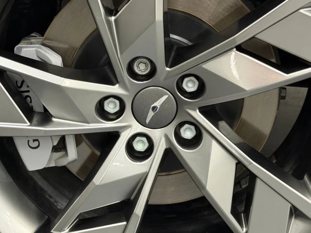 2025 Genesis GV70 - Image 18 of 31