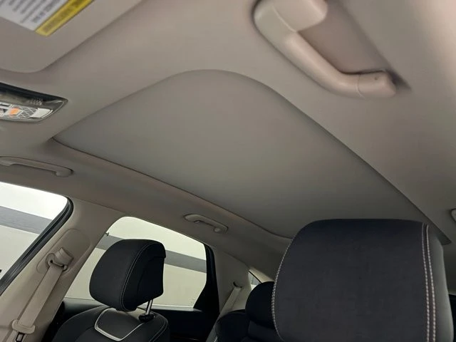 2025 Genesis GV70 - Image 25 of 31