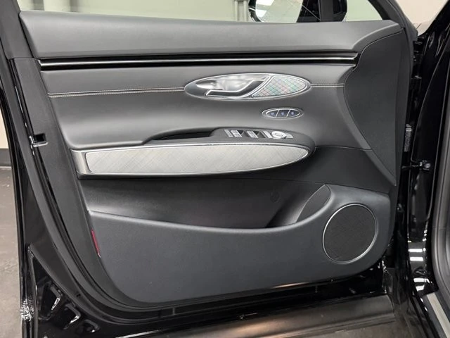 2025 Genesis GV70 - Image 20 of 31